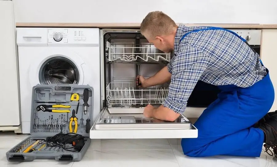 Kızılcahamam Finlux servisi teknisyen ekibi beyaz eşya tamiri yaparken